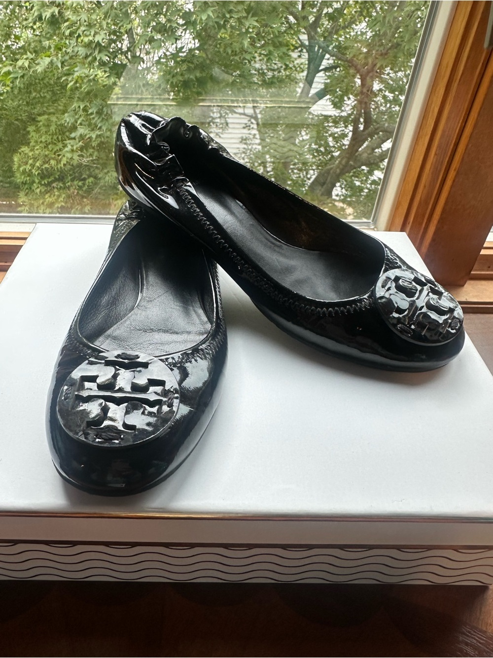 Tory Burch Patent Ballet Flats with Decorative Medallion size 8